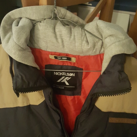 Vest with hoodie - Picture 2 of 2